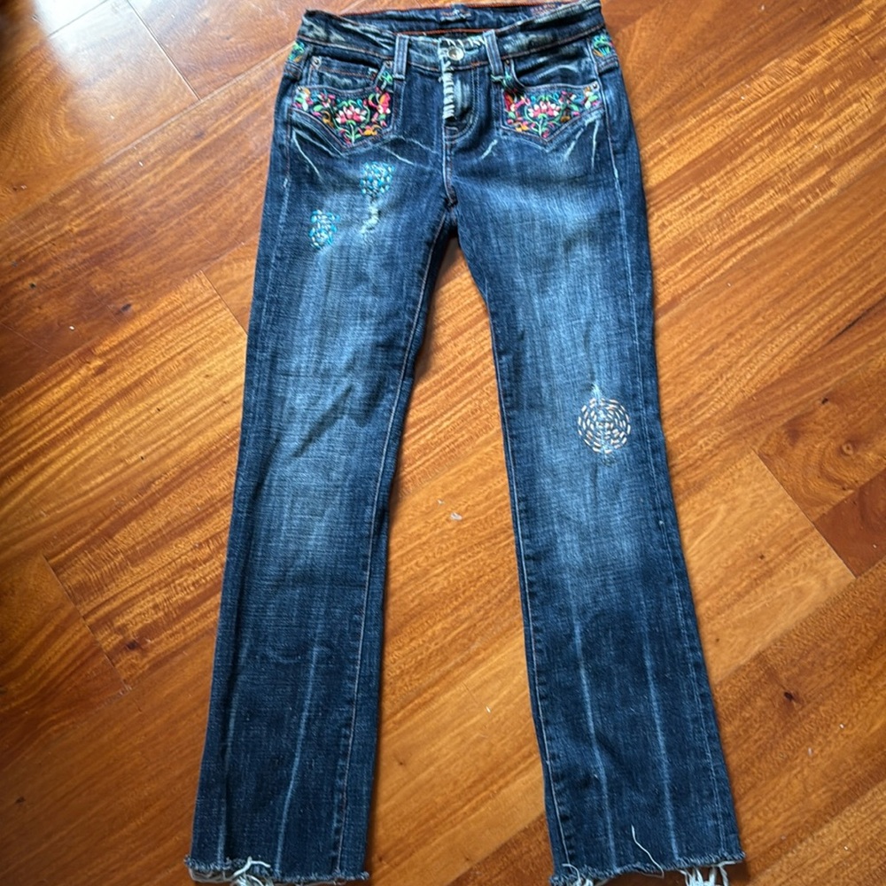 People 4 Peace Embroidered denim jeans like new size 25 low waisted USA made